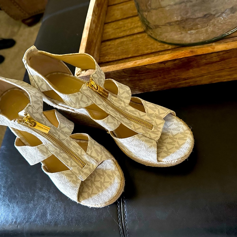 MK wedges